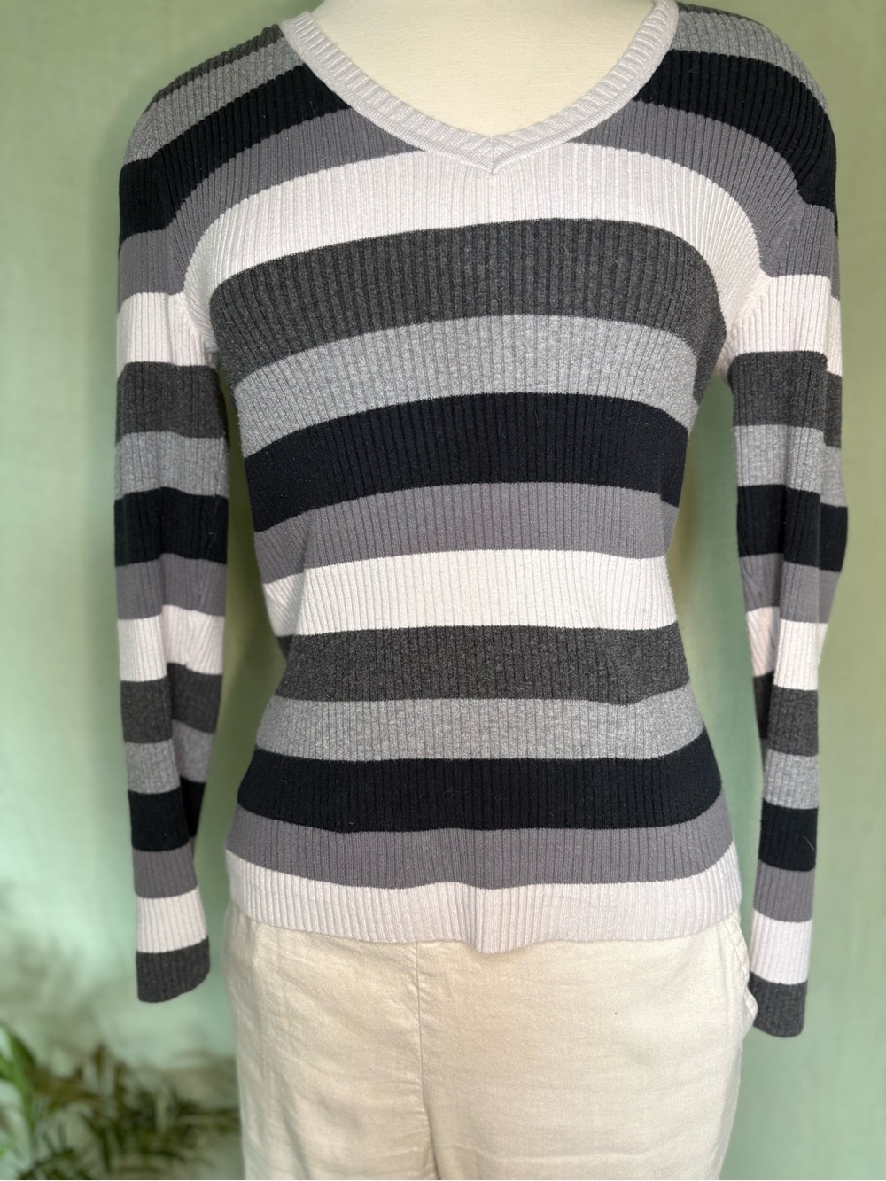 Ribbed V-Neck Striped Sweater - White, Black, Grays